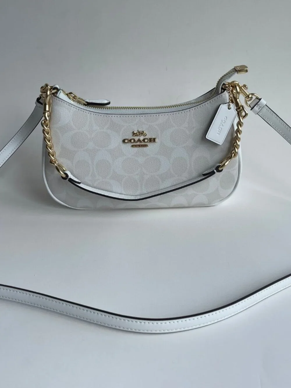Coach Teri Shoulder Bag In Signature Canvas CA548